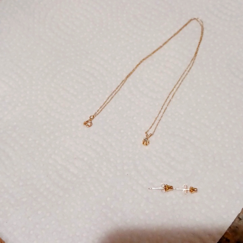 Beautiful ladies 10k yellow gold diamond matching earrings and necklace